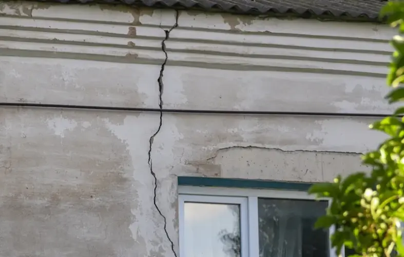 Mur fissur&eacute;