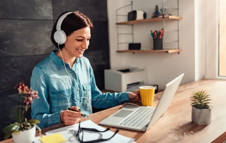 Collaboratrice en t&eacute;l&eacute;travail