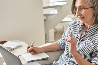 Femme qui prépare sa retraite