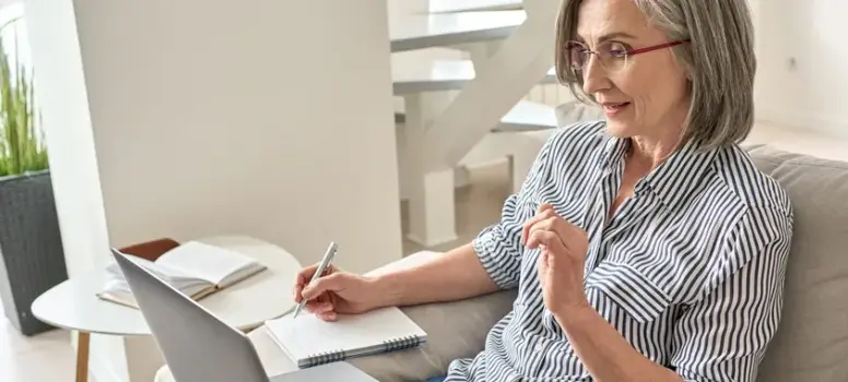 Femme qui prépare sa retraite