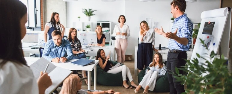 Formation Intelligence collective