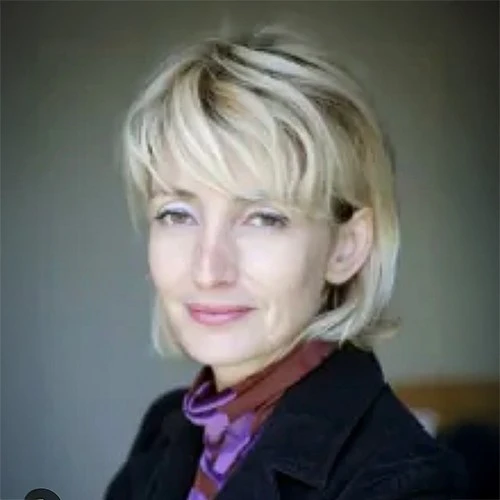 Isabelle B.