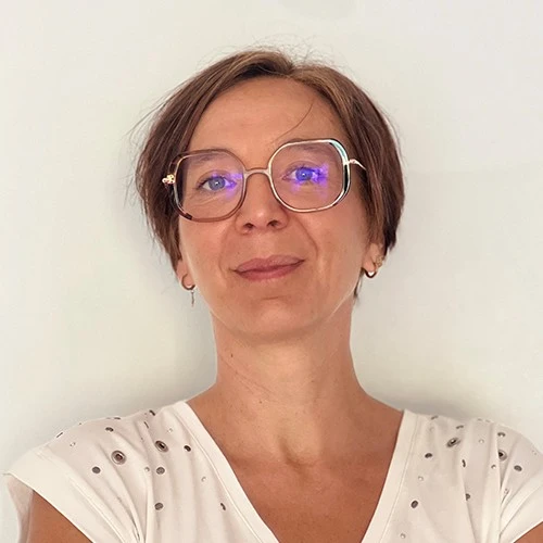 Carine B.